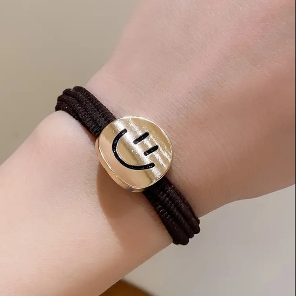 NEW| Women’s 5pcs Smiling Face Elastic Hair Ties - Picture 2 of 5